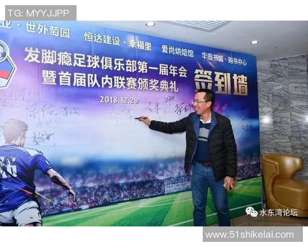 足球明星齐聚一堂动画风格高清合照展现足球魅力与激情