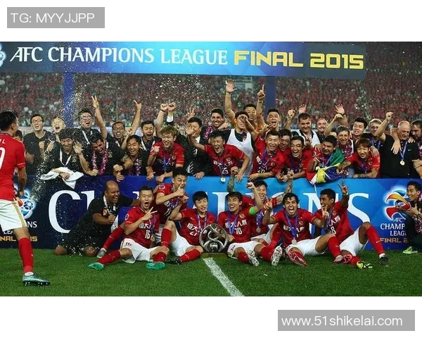 上海排球队逆袭之路揭秘：从低谷到冠军的奋斗历程与荣耀时刻